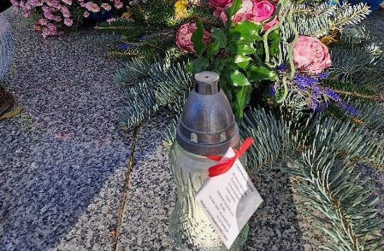 Uczcili pamięć zmarłych nauczycieli