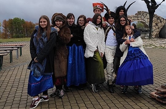 Upamiętnili bohaterów – Zaduszki w Radziechowach