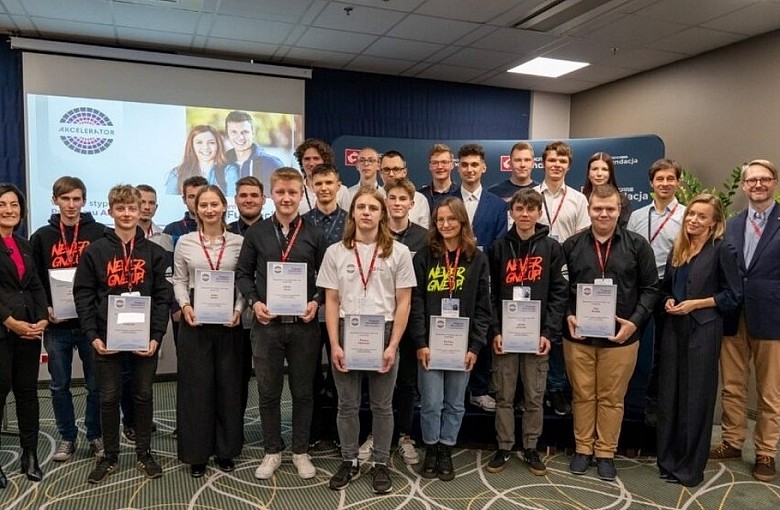 Inter Cars S.A. współpracuje z trójką zdolnych