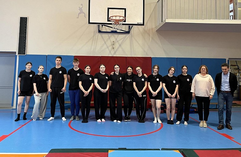 Pokaz sztuk walk klas policyjnych