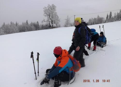 Trekking pod łamaną skałę