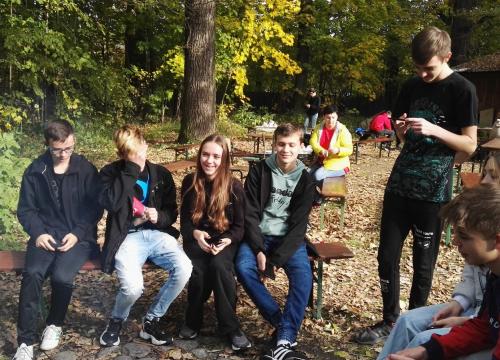 Programiści na ognisku.