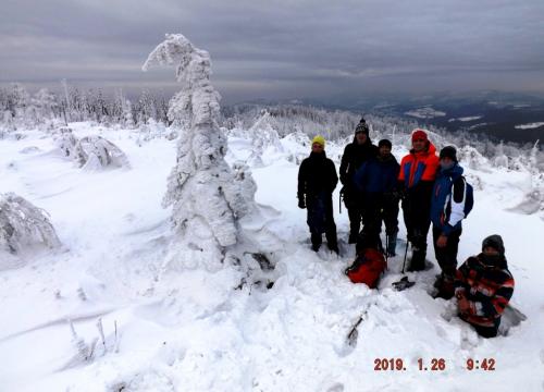 Trekking pod łamaną skałę