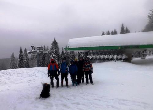 Trekking pod łamaną skałę