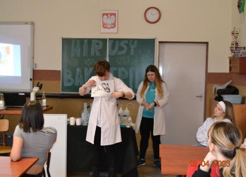 W świecie wirusów i  bakterii