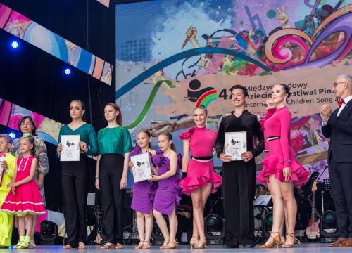 ZŁOTY APLAUZ dla AQUA Dance 